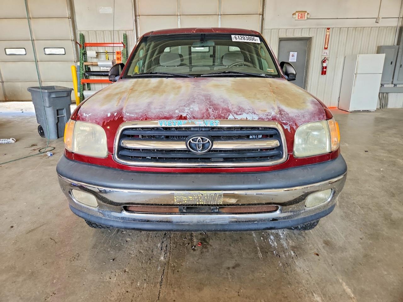 2001 Toyota Tundra Sr5 Red vin: 5TBBT441X1S155592