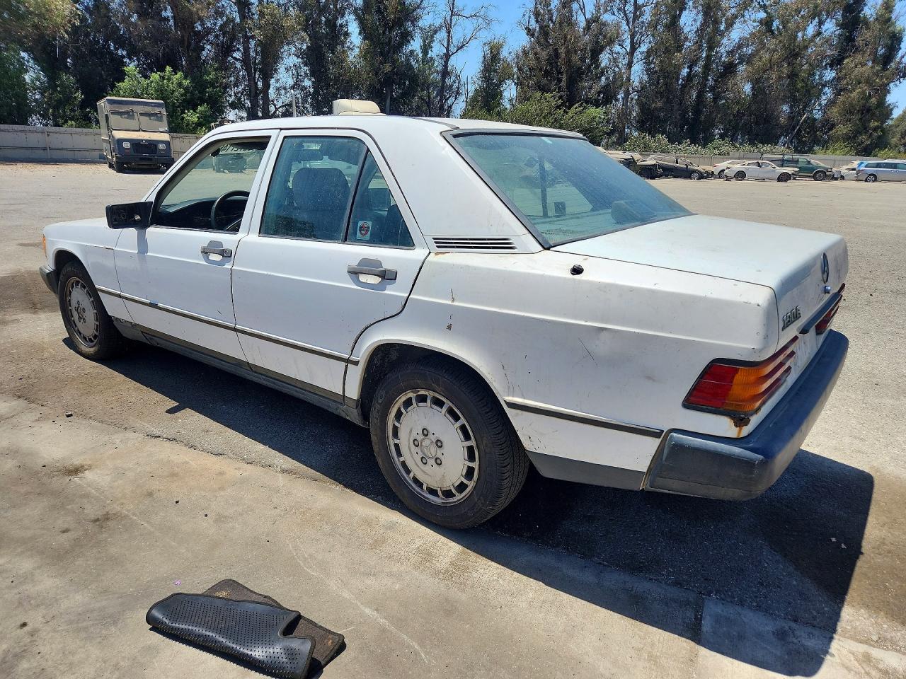 1988 Mercedes-benz 190 E 2.3 White vin: WDBDA28D4JF416521