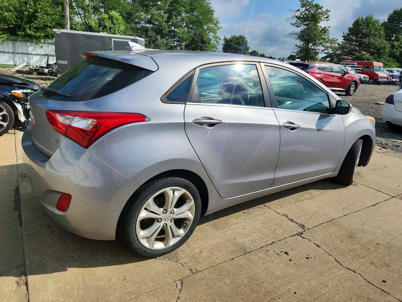 2013 Hyundai Elantra Gt Base Gray vin: KMHD35LE1DU078617