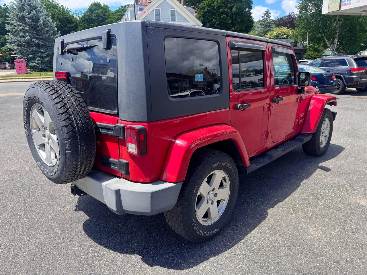 2010 Jeep Wrangler Unlimited Sahara Burgundy vin: 1J4BA5H16AL215165