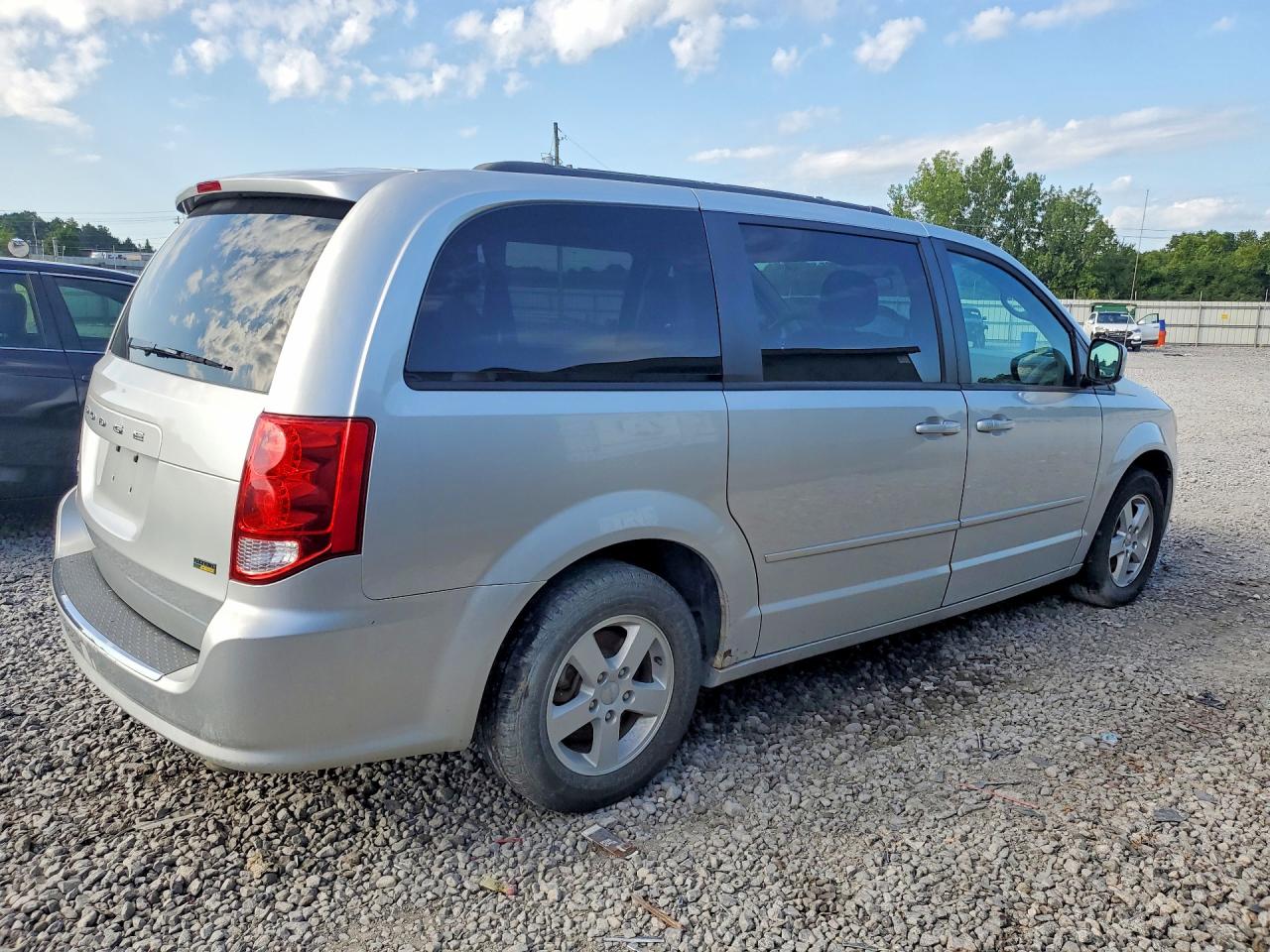 2011 Dodge Grand Caravan Mainstreet Silver vin: 2D4RN3DG6BR728645