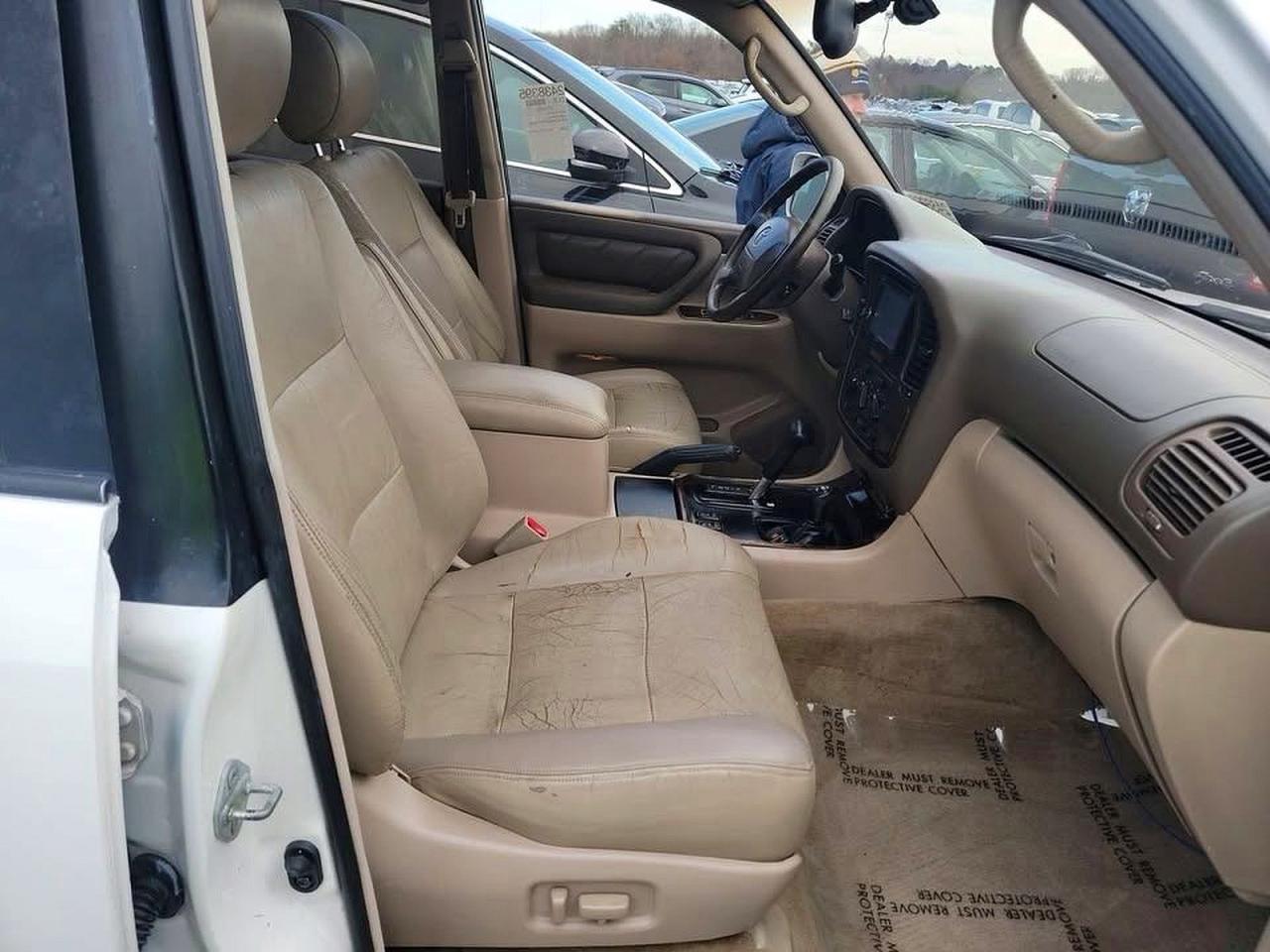 2000 Toyota Land Cruiser Base White vin: JT3HT05J4Y0113106