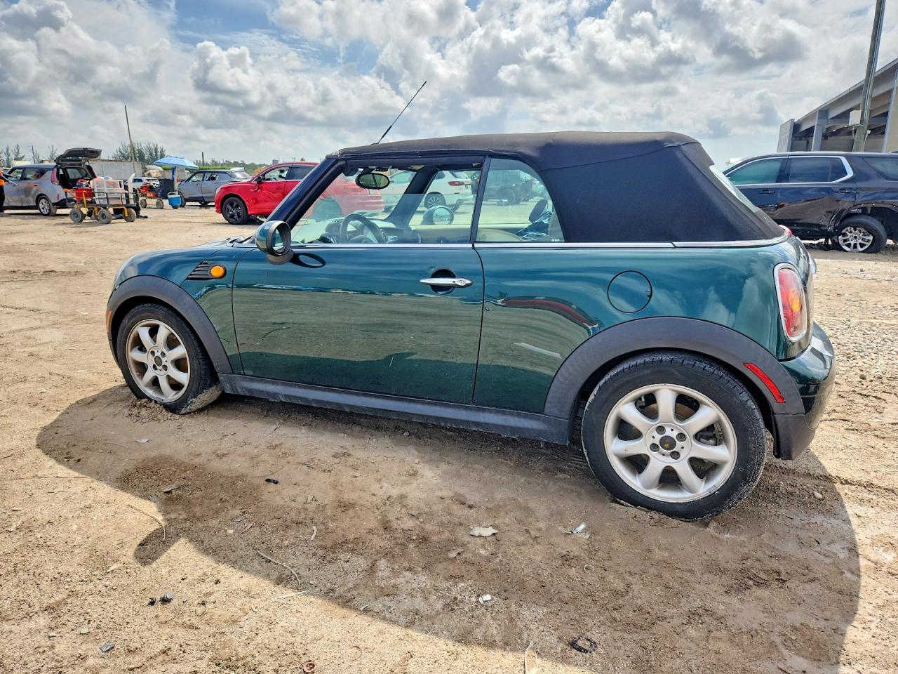 2009 Mini Cooper Green vin: WMWMR33599TU96070