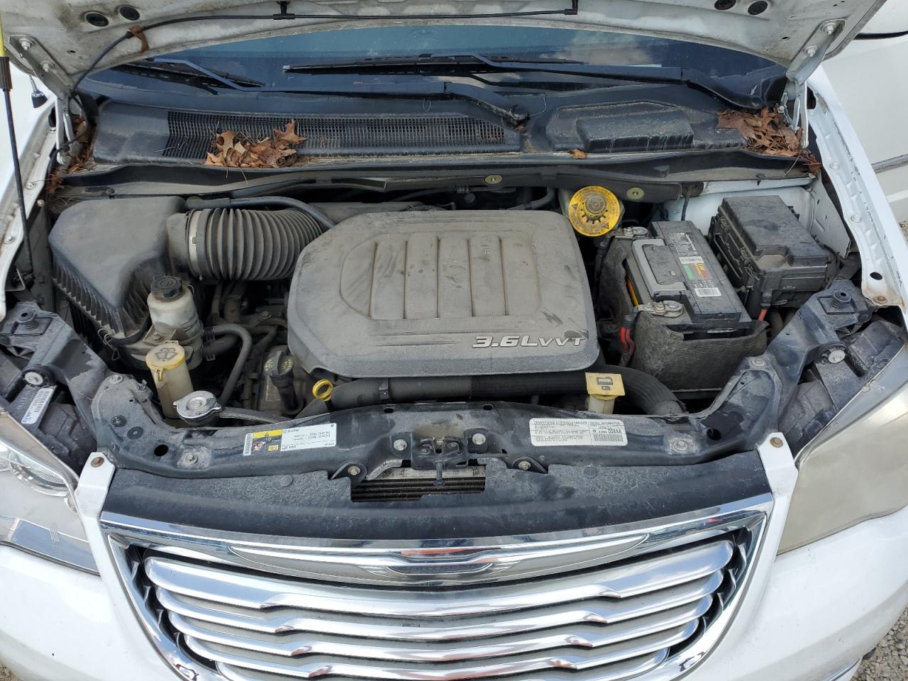 2014 Chrysler Town & Country Touring White vin: 2C4RC1BG1ER295234