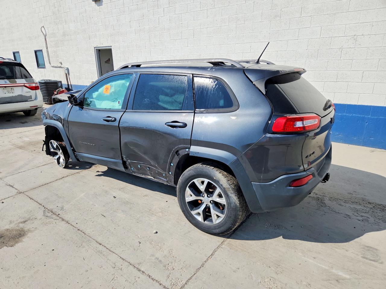 2015 Jeep Cherokee Trailhawk Gray vin: 1C4PJMBS0FW739926