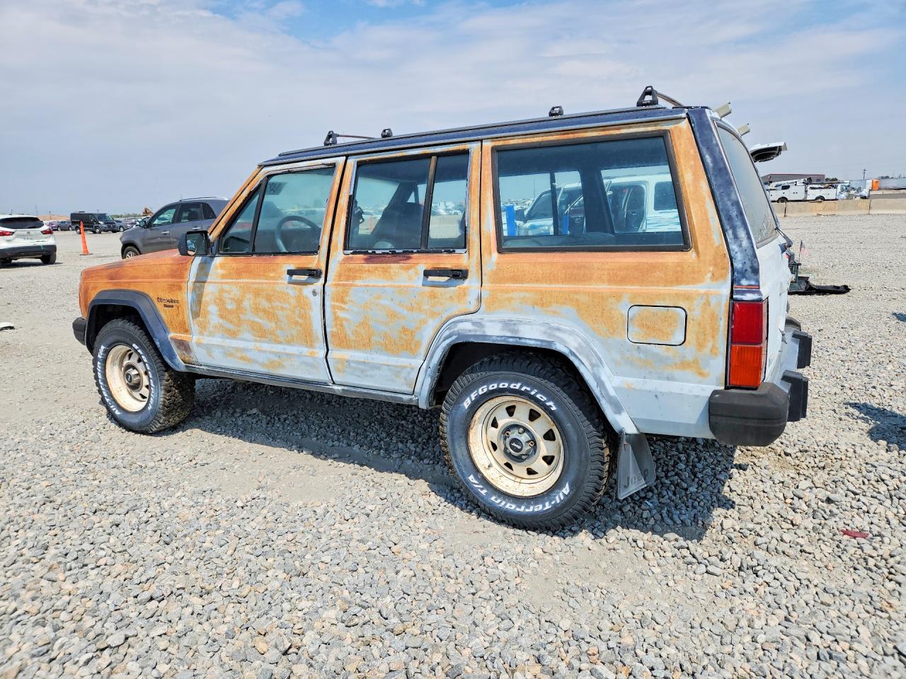 1984 Jeep Cherokee Two Tone vin: 1JCWL782XET109084