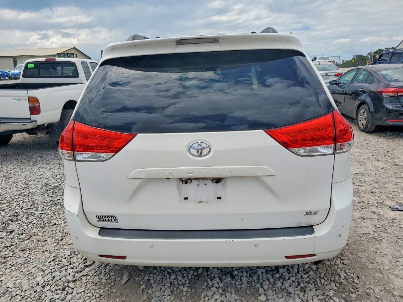 2012 Toyota Sienna Xle 8-passenger Белый vin: 5TDYK3DC8CS279248