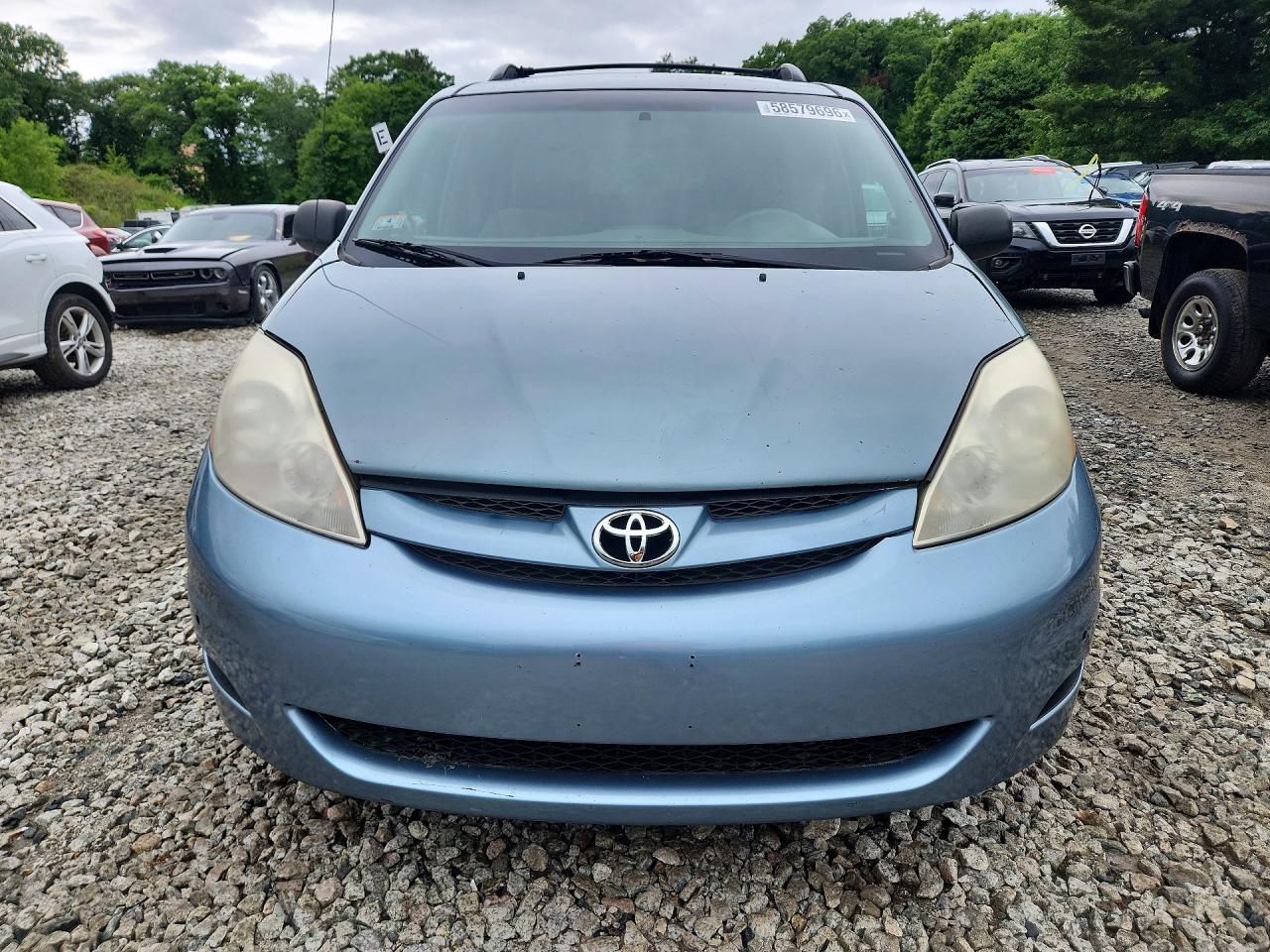2010 Toyota Sienna Le 7-passenger Blue vin: 5TDKK4CC0AS318800