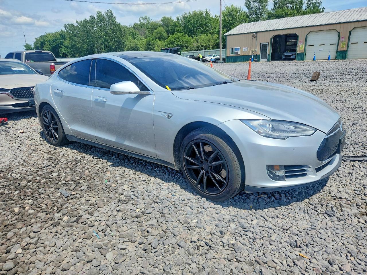 2014 Tesla Model S Silver vin: 5YJSA1H17EFP49928