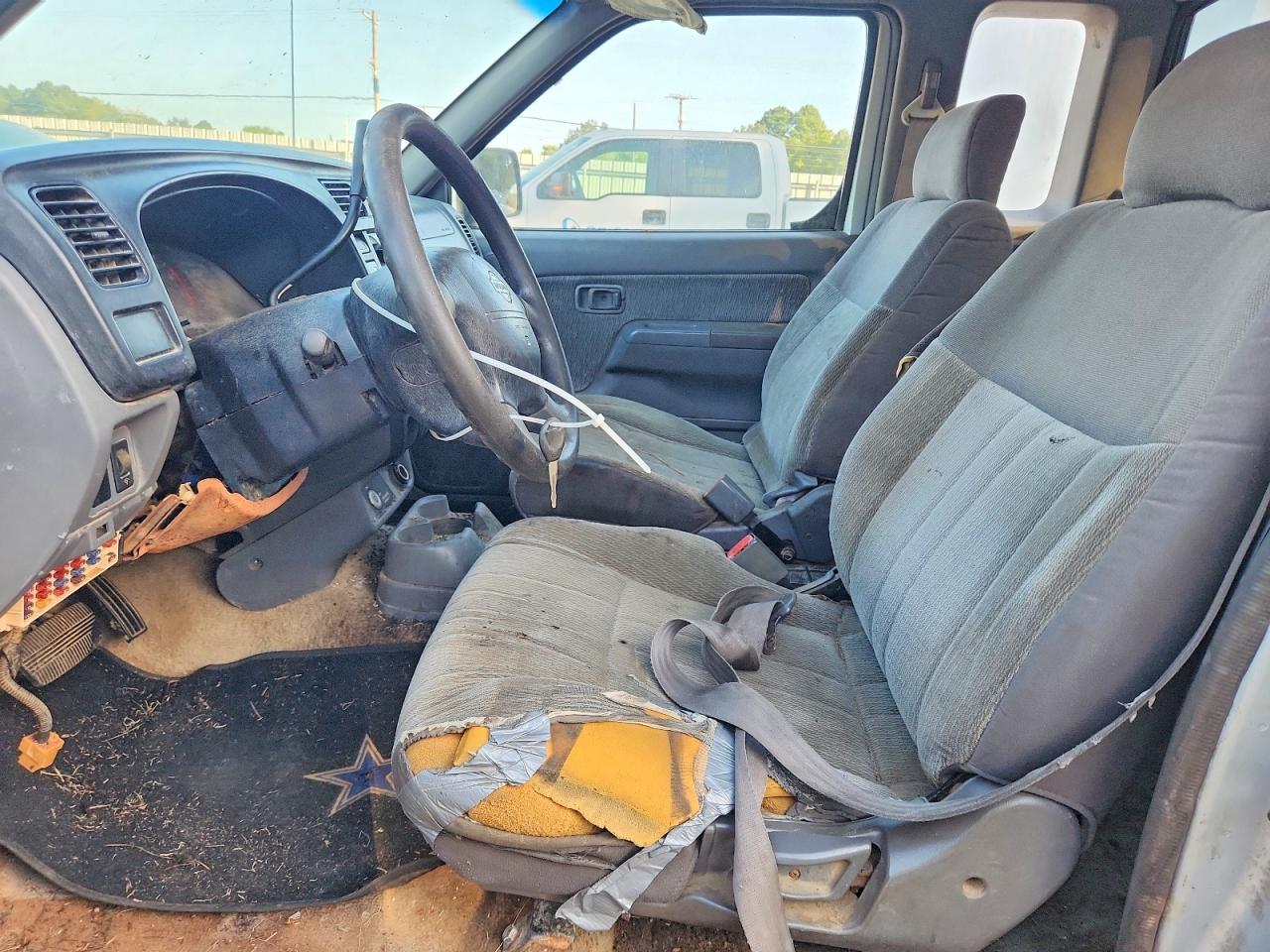 2000 Nissan Frontier Xe Серебряный vin: 1N6DD26S9YC414380