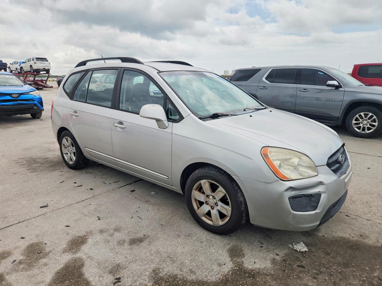 2009 Kia Rondo Base Серебряный vin: KNAFG528797271788