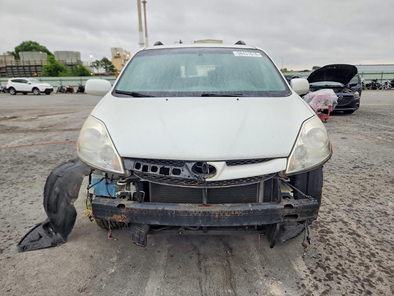2010 Toyota Sienna Xle White vin: 5TDYK4CC5AS323761