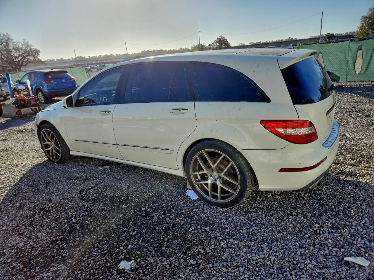 2012 Mercedes-benz R 350 4matic White vin: 4JGCB5HE6CA146210