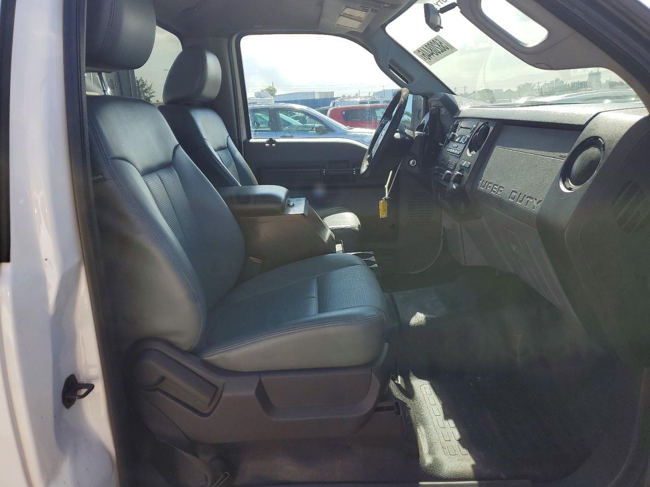 2015 Ford F250 Super Duty White vin: 1FTBF2A66FEC54684