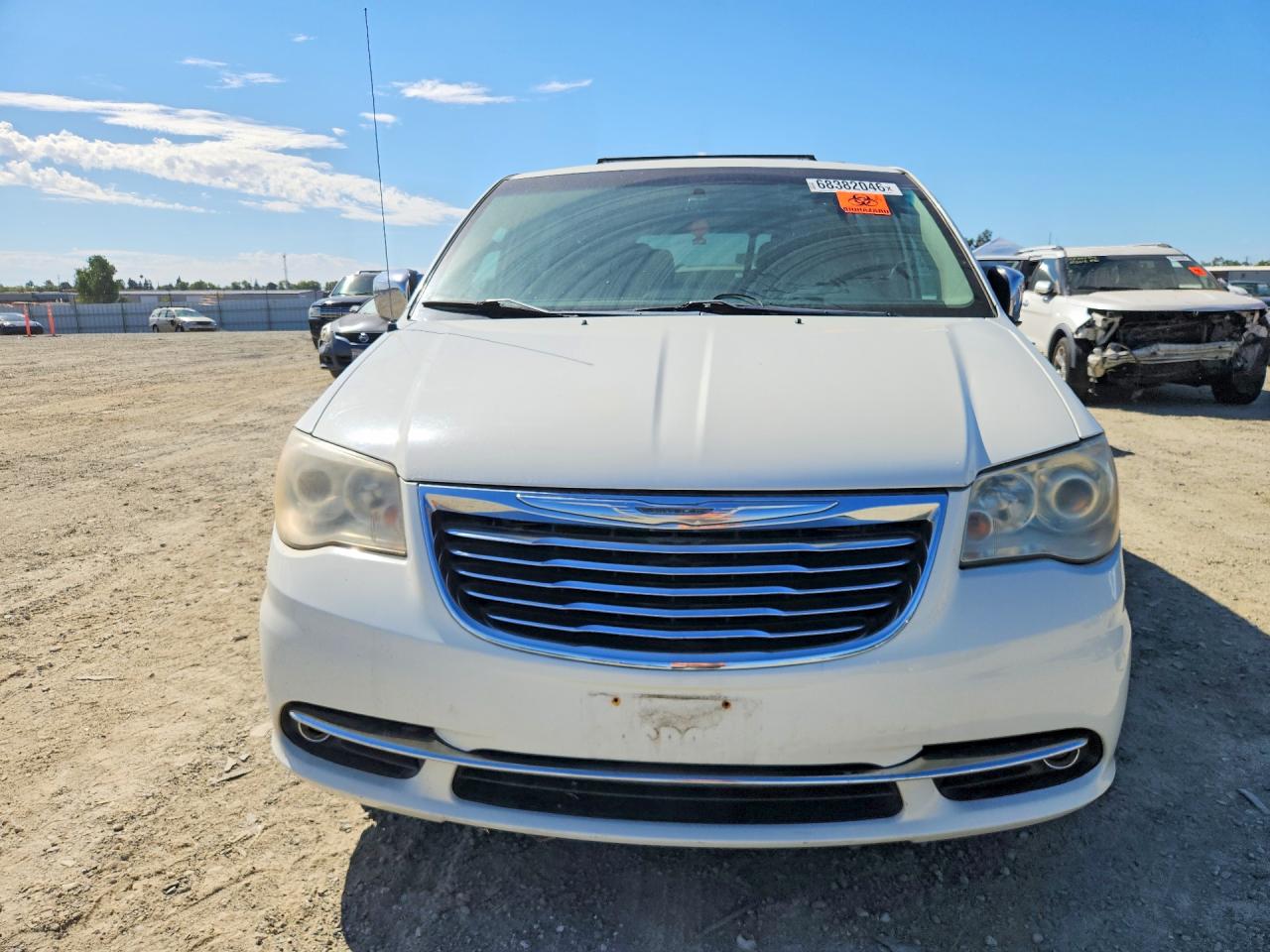 2012 Chrysler Town & Country Limited White vin: 2C4RC1GG2CR339926