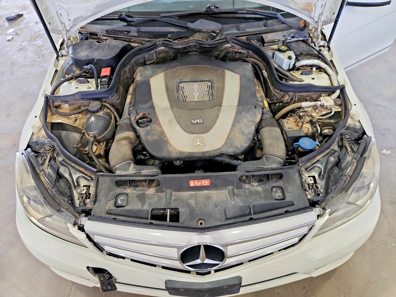 2012 Mercedes-benz C 300 4matic Белый vin: WDDGF8BB9CA692788