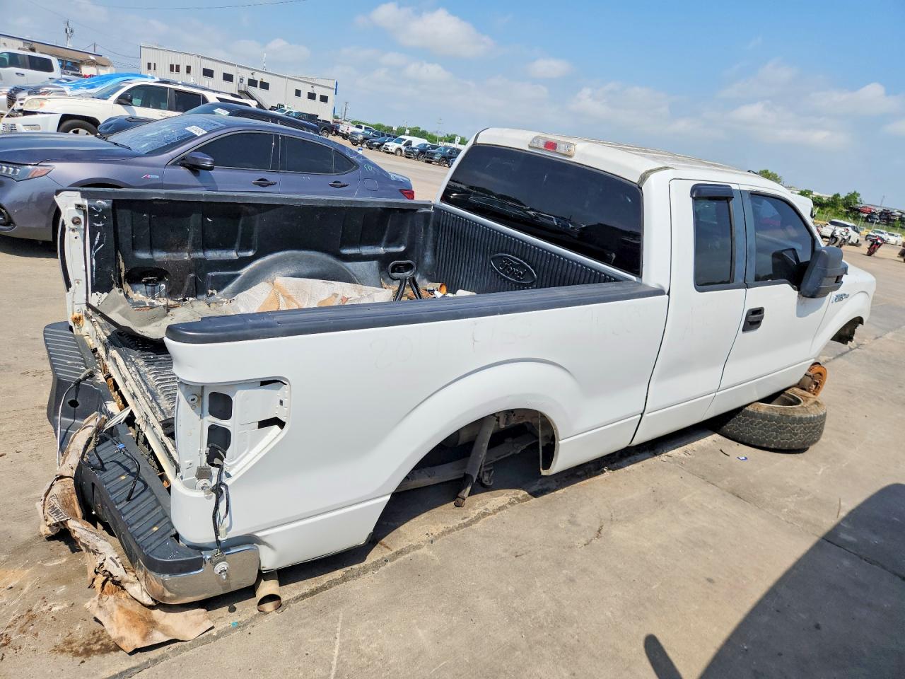 2011 Ford F150 Super Cab White vin: 1FTFX1EF1BFB18907