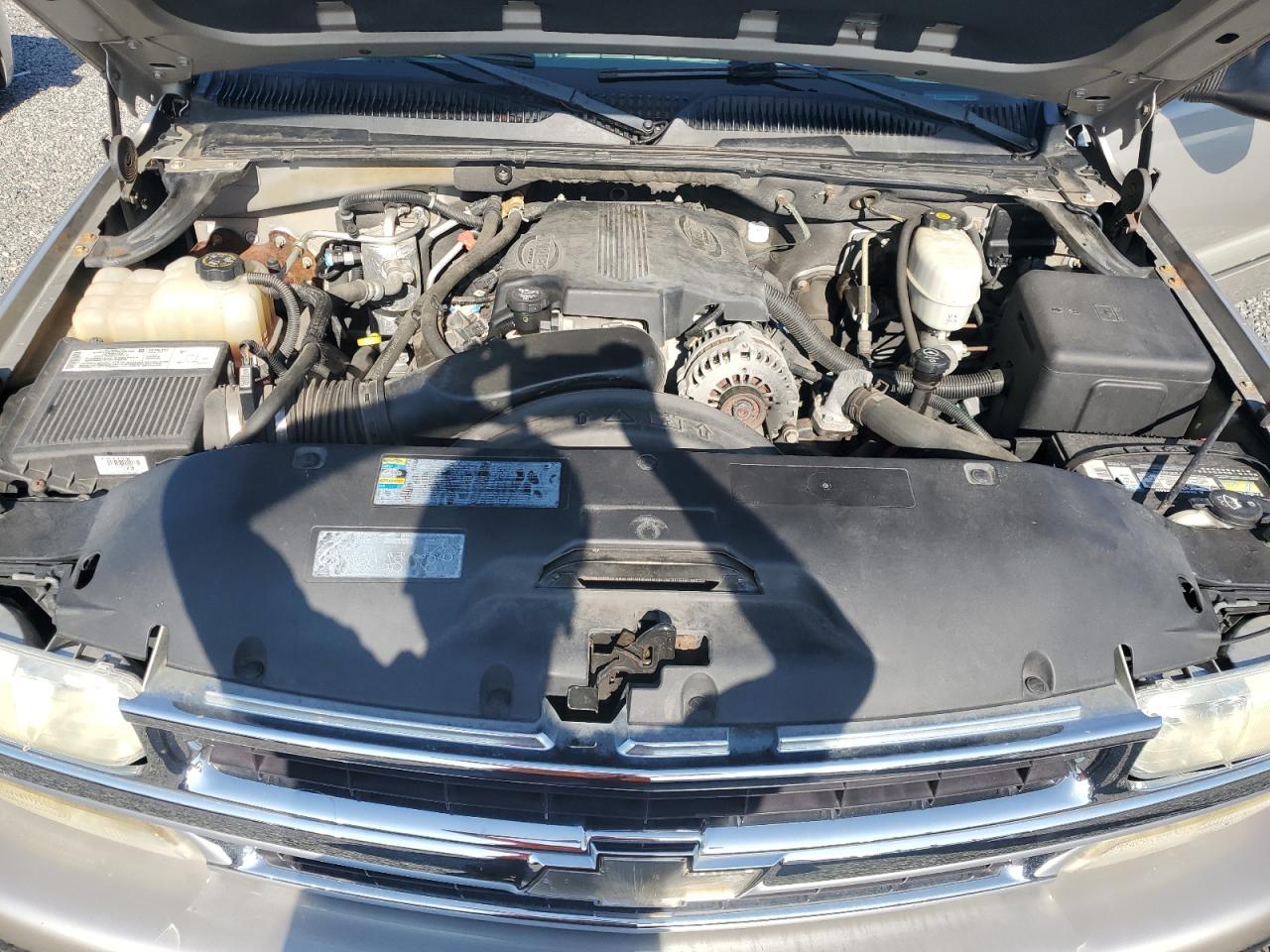 2004 Chevrolet Suburban K2500 Silver vin: 3GNGK26G64G273087
