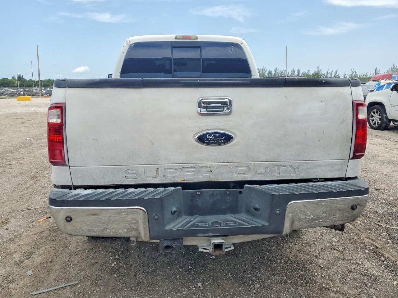 2008 Ford F250 Super Duty White vin: 1FTSW21R08EC64561