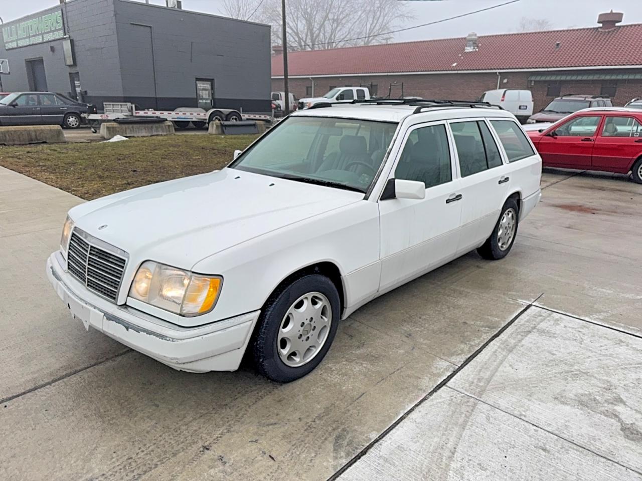 1995 Mercedes-benz E 320 White vin: WDBEA92E2SF296279