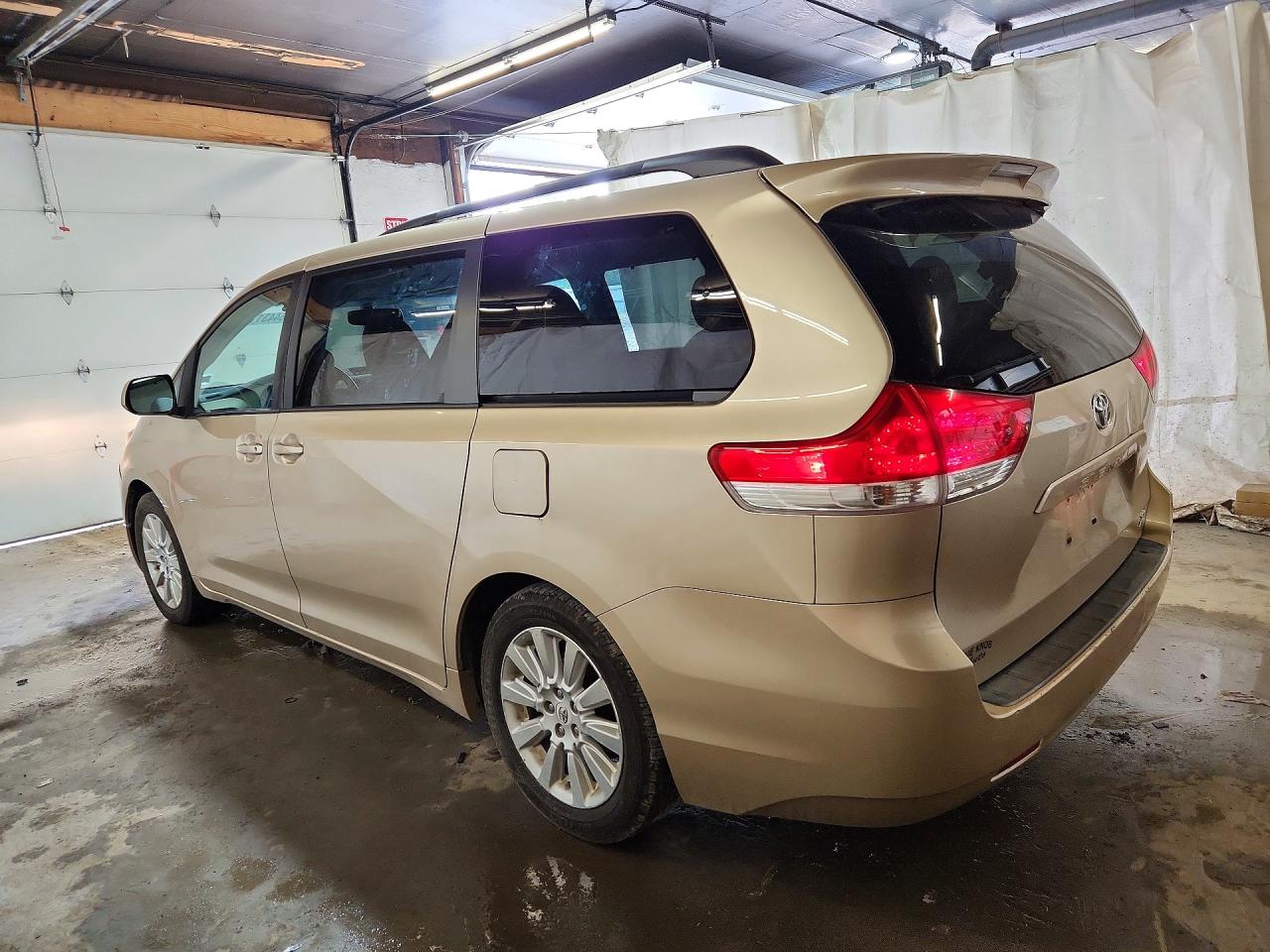 2011 Toyota Sienna Le Beige vin: 5TDJK3DCXBS003573