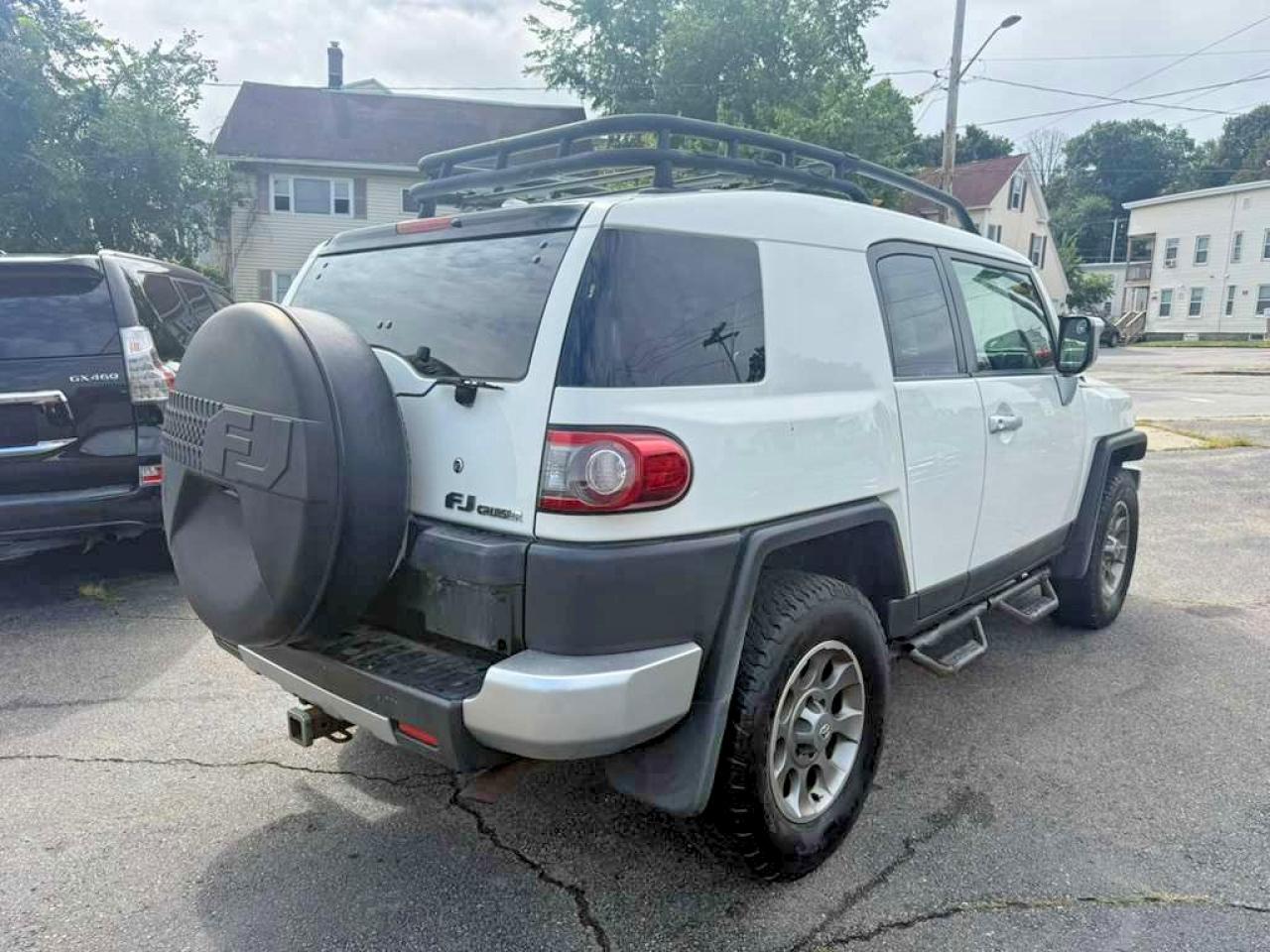 2012 Toyota Fj Cruiser Base White vin: JTEBU4BF1CK147907