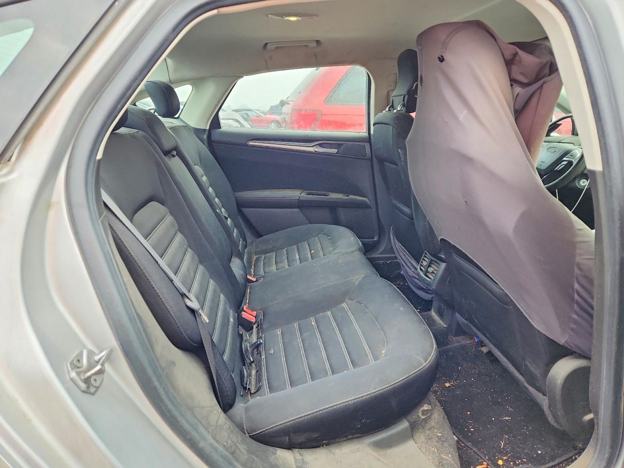 2015 Ford Fusion Se Серебряный vin: 1FA6P0H74F5102734