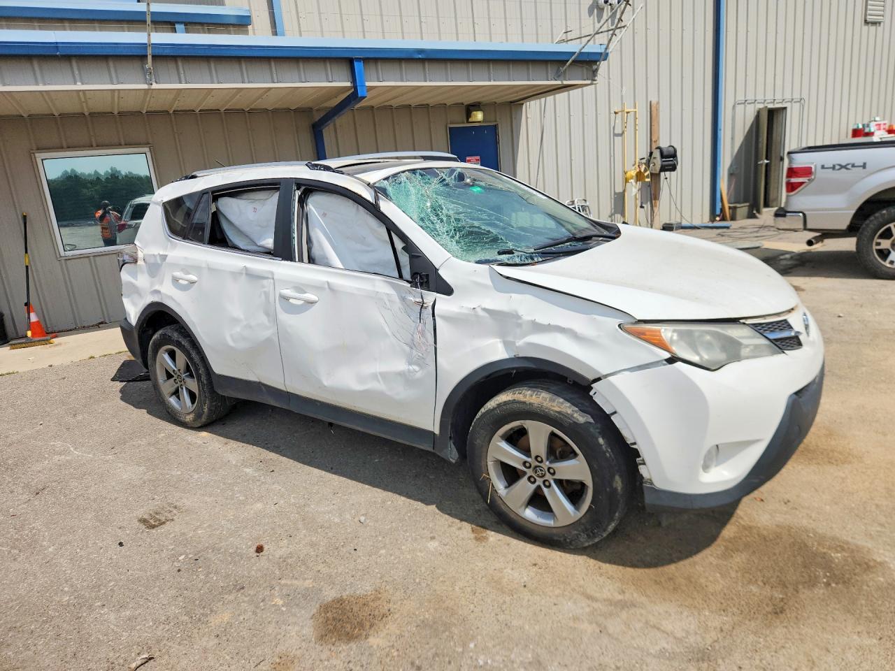 2015 Toyota Rav4 Xle White vin: 2T3WFREVXFW233650