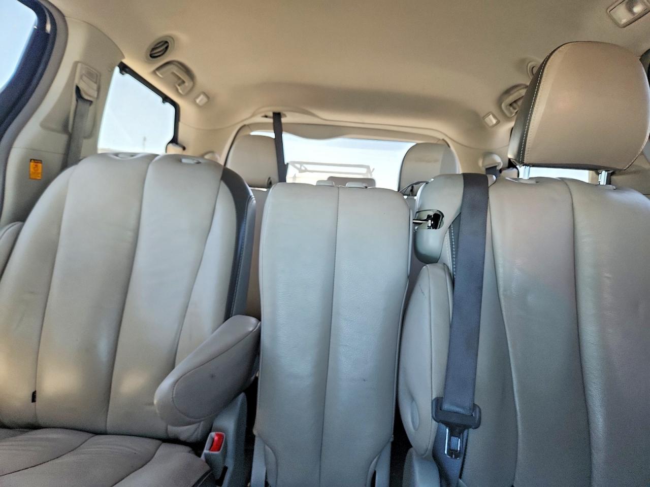 2012 Toyota Sienna Le Silver vin: 5TDKK3DC0CS188576