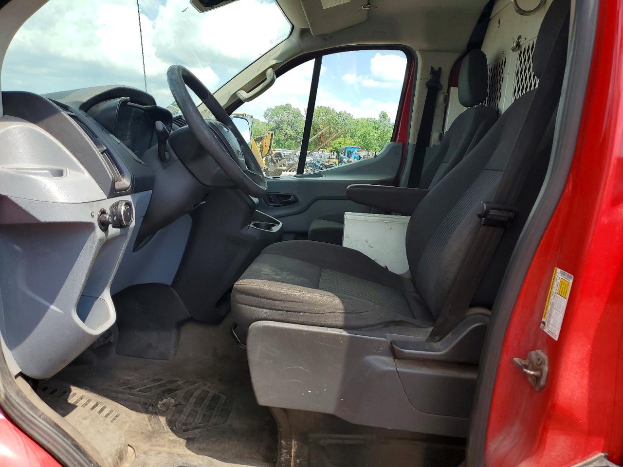 2015 Ford Transit T-250 Red vin: 1FTYR1YM4FKA83354