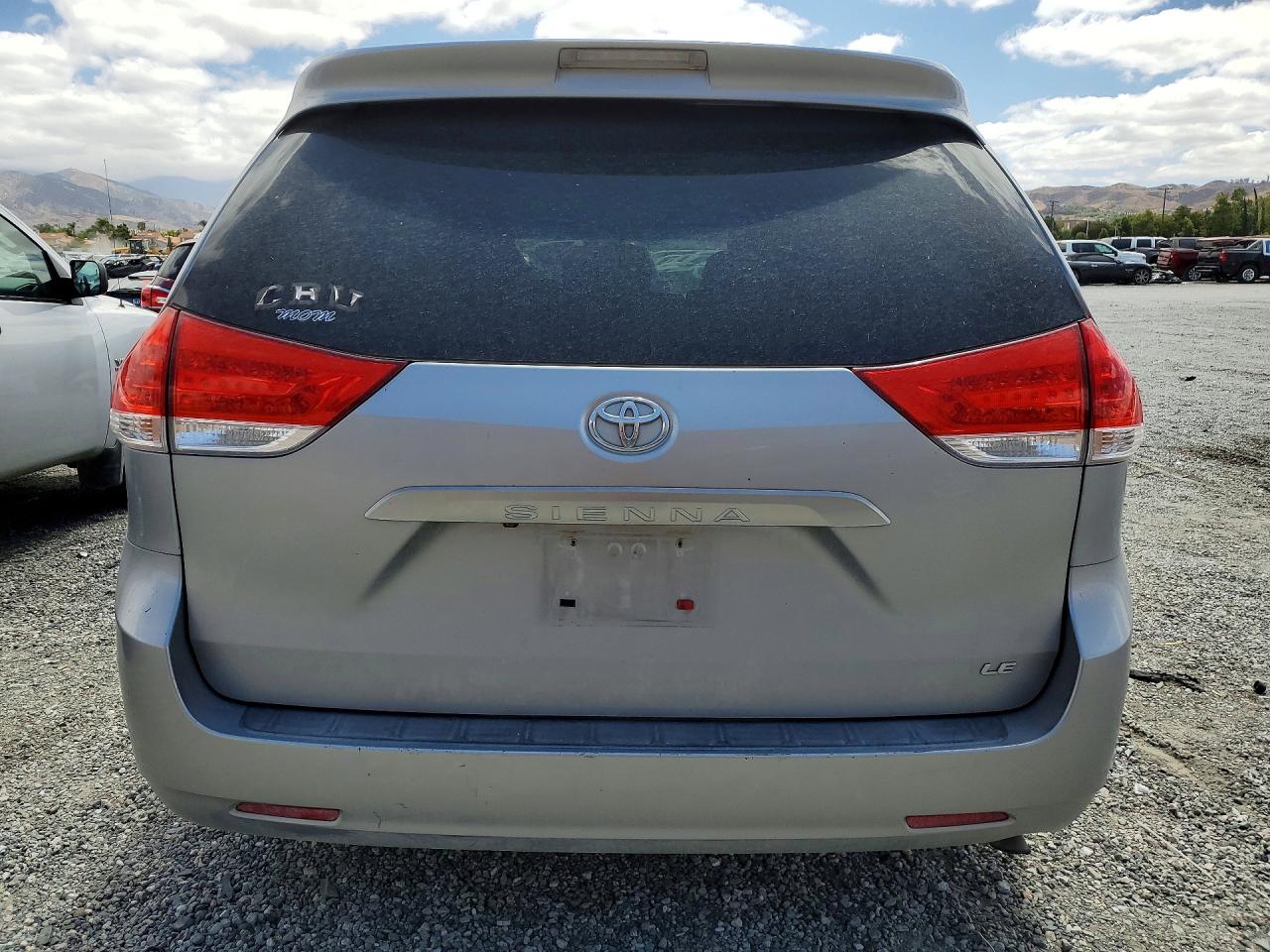2012 Toyota Sienna Le Silver vin: 5TDKK3DC6CS216204