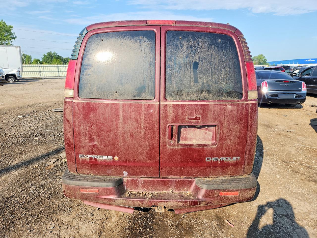 2002 Chevrolet Express G1500 Burgundy vin: 1GBFG65R021105462