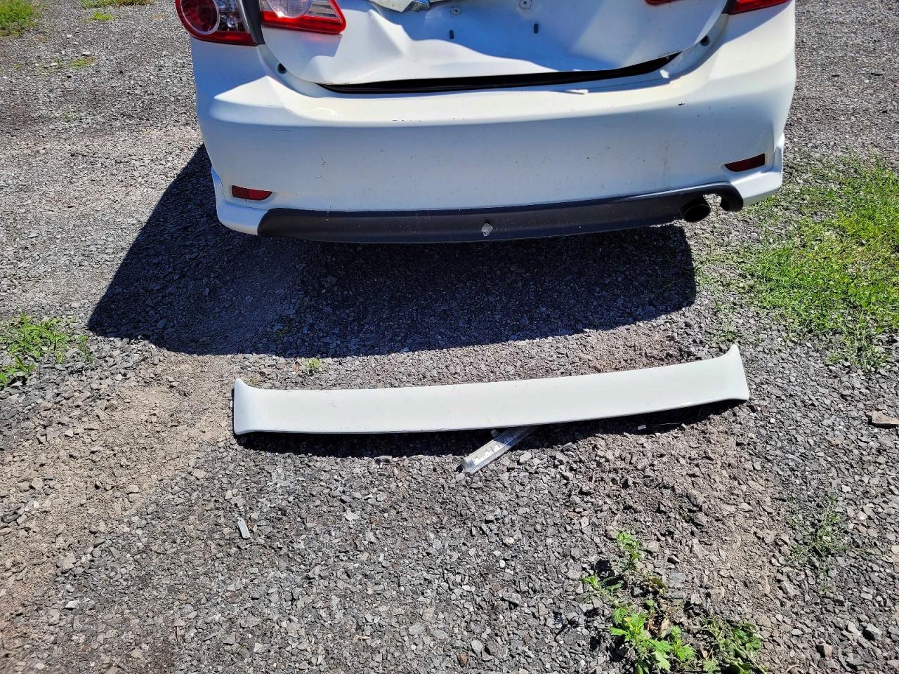 2011 Toyota Corolla Base Белый vin: 2T1BU4EE0BC559551