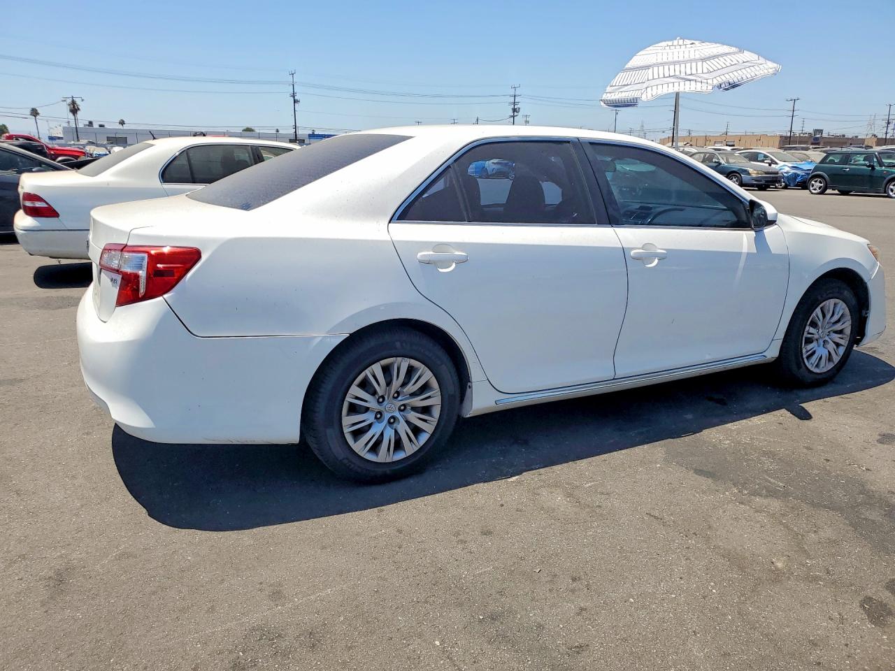 2012 Toyota Camry Le White vin: 4T1BF1FK1CU542755