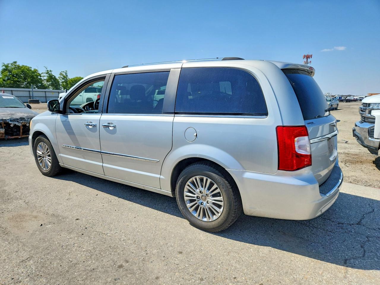 2011 Chrysler Town & Country Limited Silver vin: 2A4RR6DG1BR610838