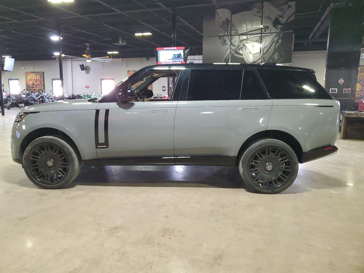2023 Land Rover Range Rover Autobiography Two Tone vin: SALK1BE76PA036540