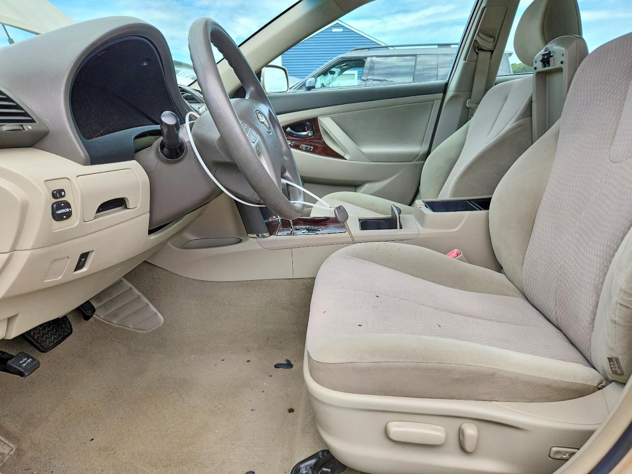 2011 Toyota Camry Le Gold vin: 4T1BF3EK1BU679898