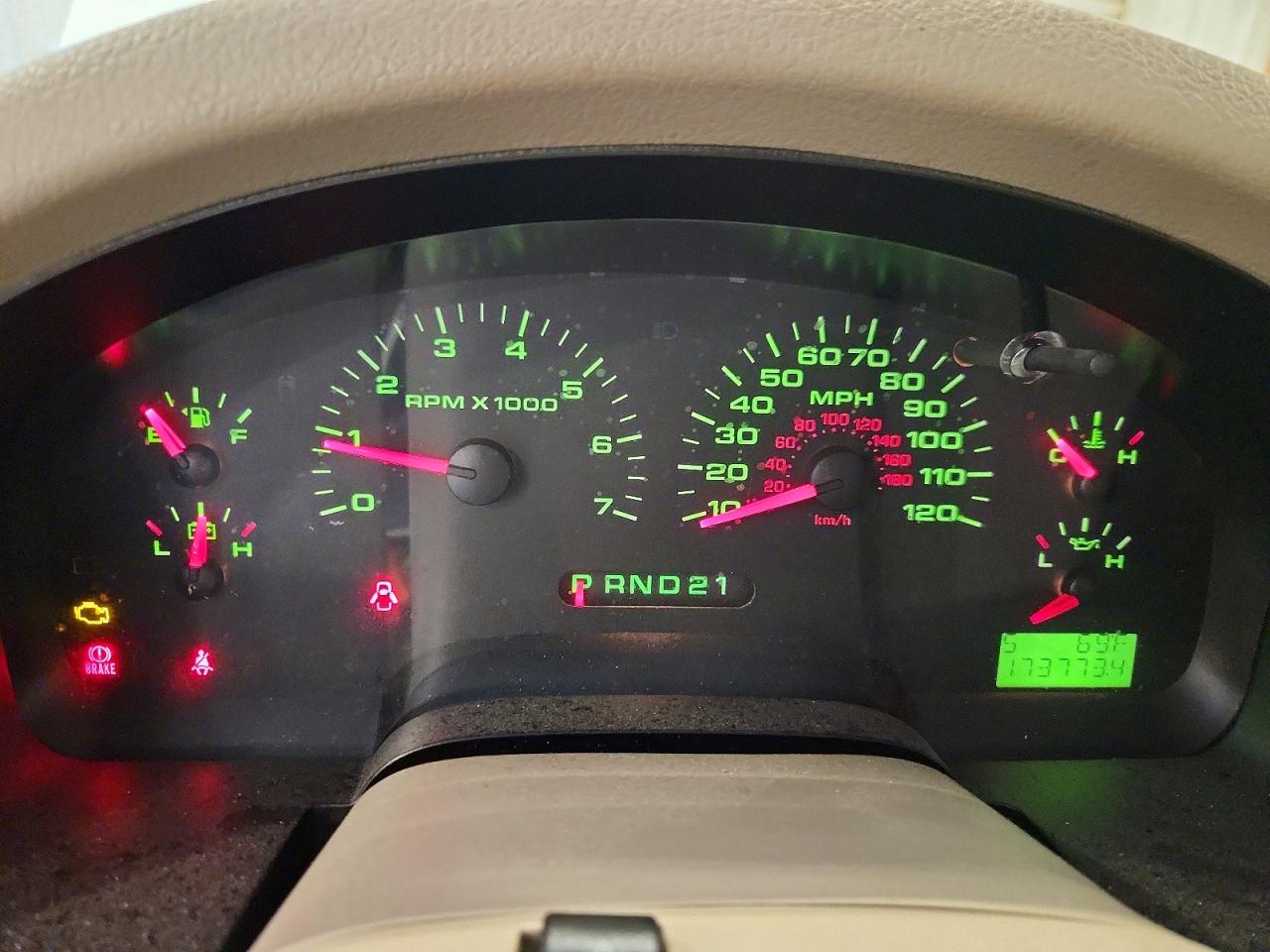 2005 Ford F150 White vin: 1FTPX145X5FB24254