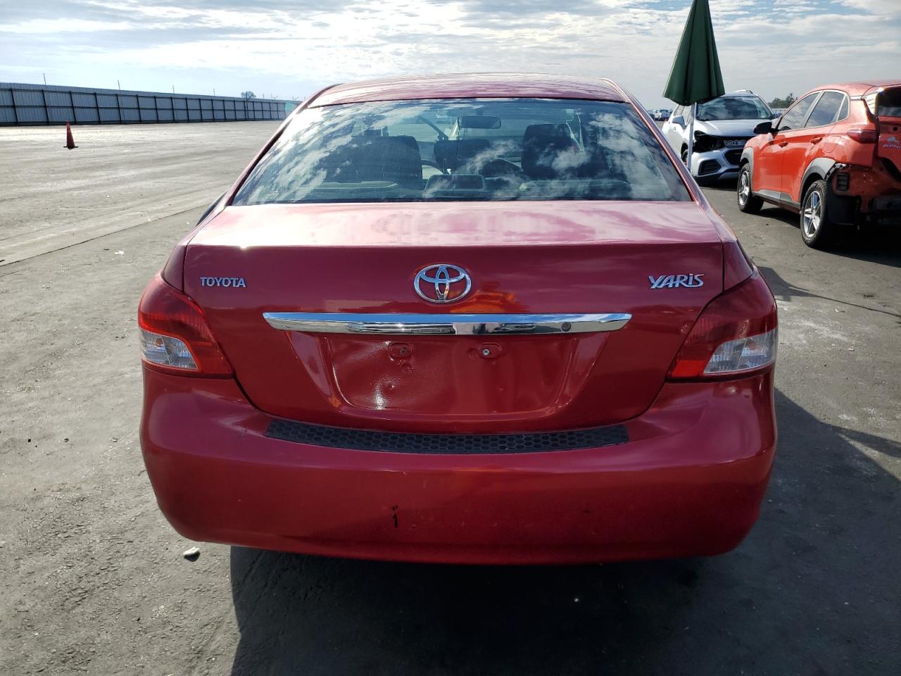 2008 Toyota Yaris Красный vin: JTDBT923181234214