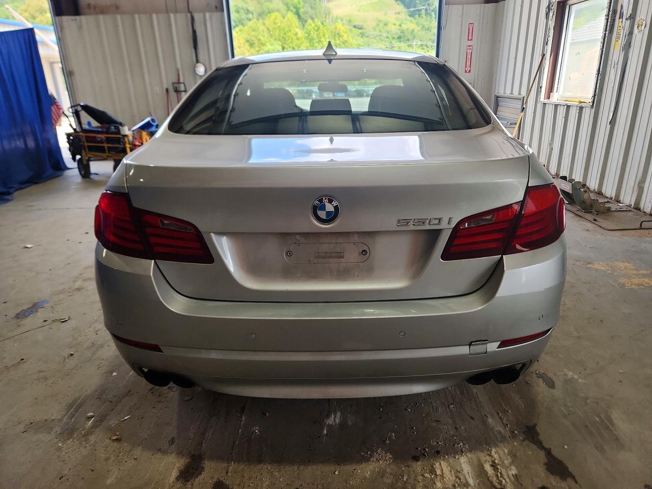 2011 Bmw 550 Xi Silver vin: WBAFU9C55BC785351