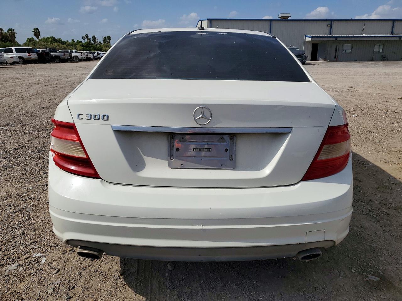 2009 Mercedes-benz C 300 White vin: WDDGF54X89R052511