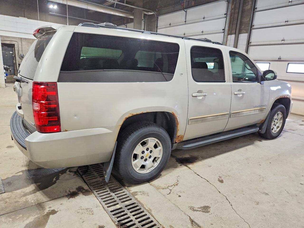 2009 Chevrolet Suburban K1500 Lt Silver vin: 1GNFK26319R249831