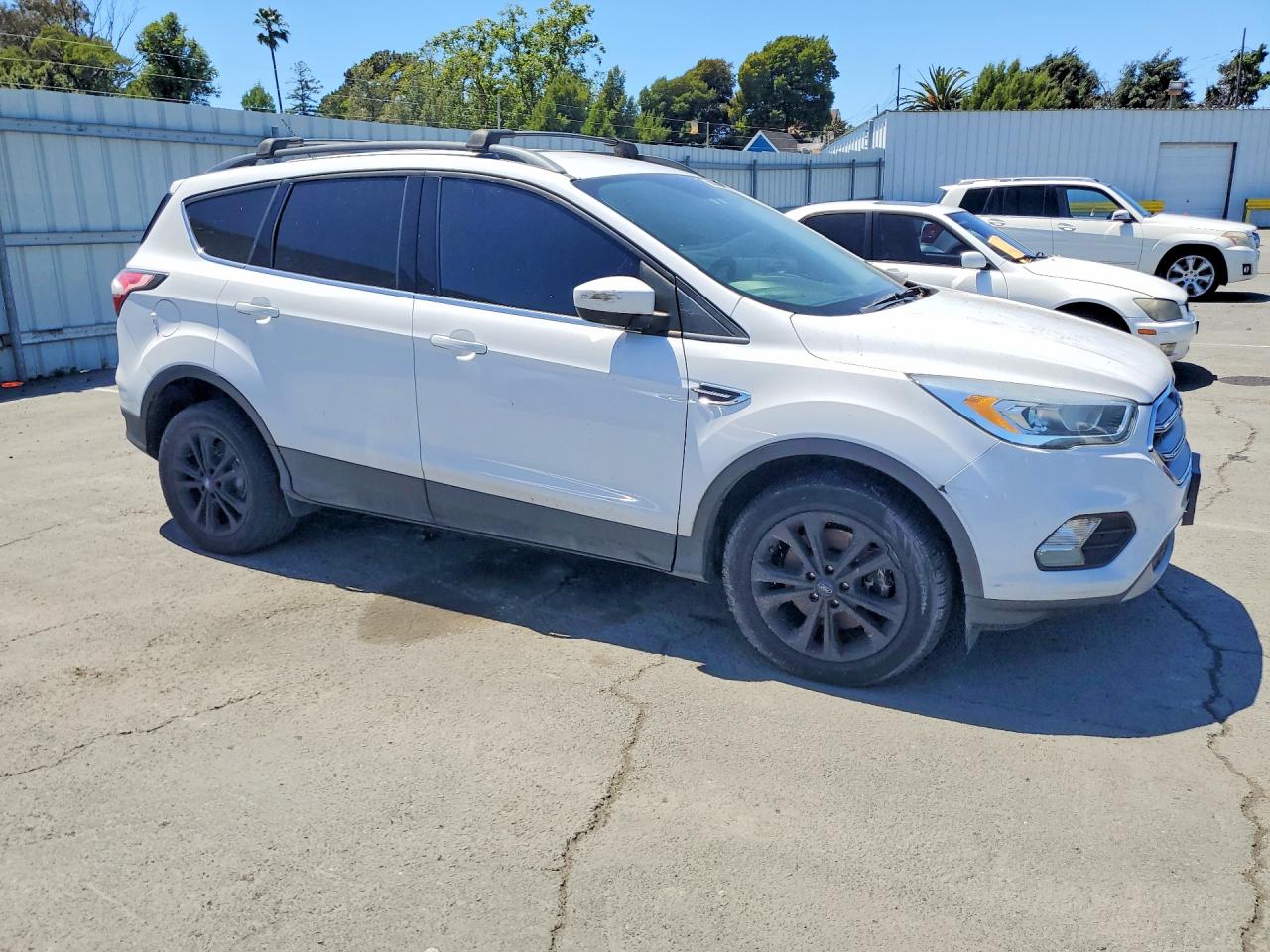 2017 Ford Escape Se White vin: 1FMCU9GD6HUB45915