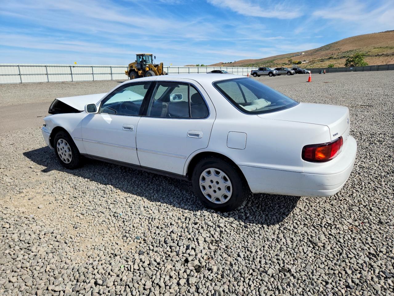 1996 Toyota Camry Le White vin: JT2BG12KXT0346644