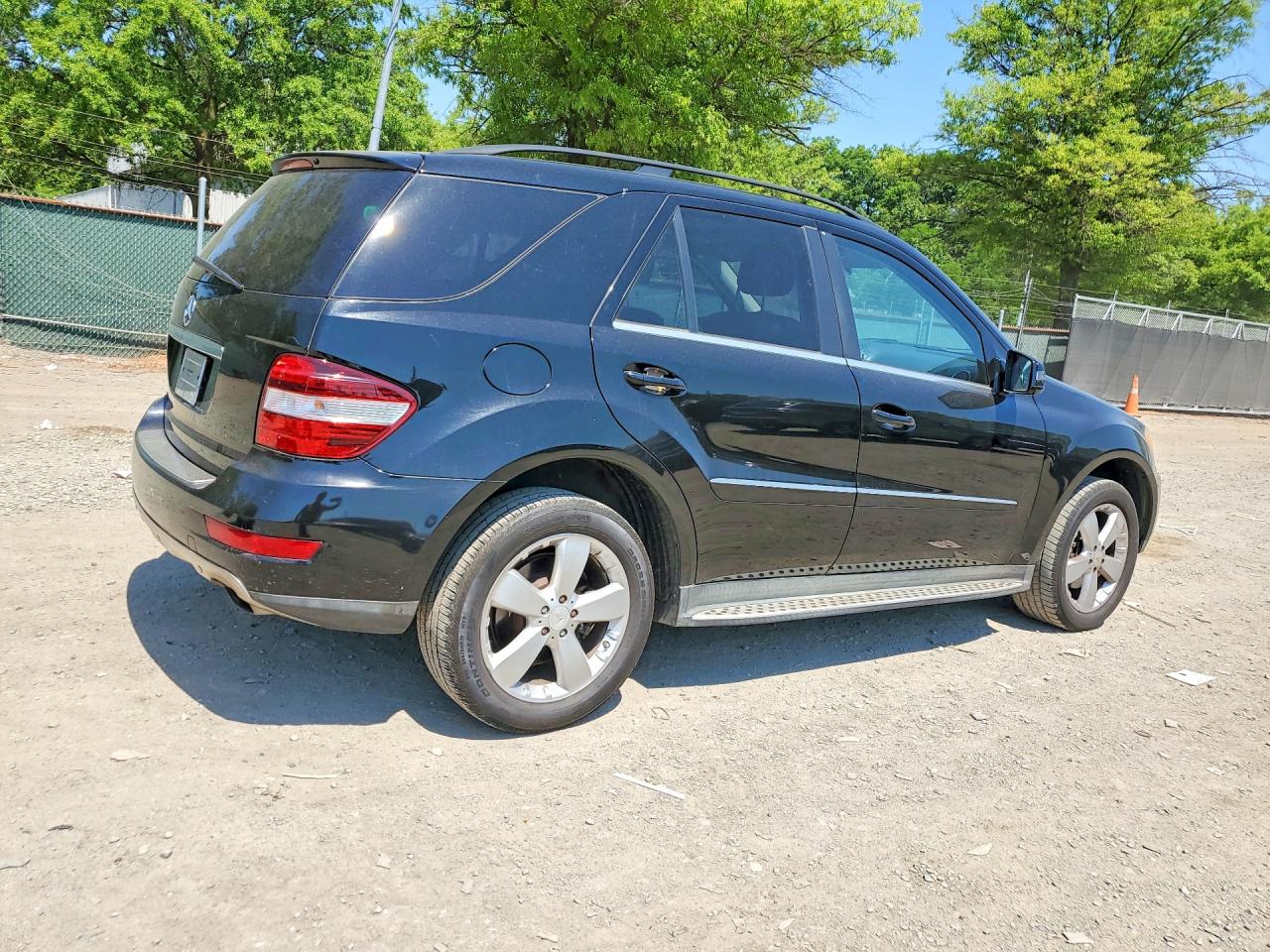 2011 Mercedes-benz Ml 350 Black vin: 4JGBB5GBXBA634304