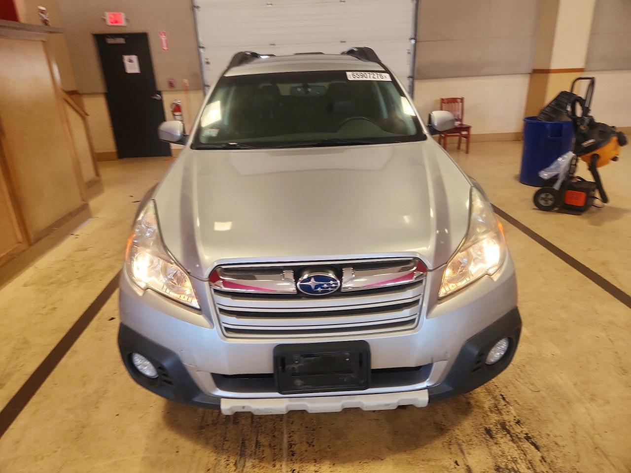 2013 Subaru Outback 2.5i Limited Серебряный vin: 4S4BRBKC1D3244404