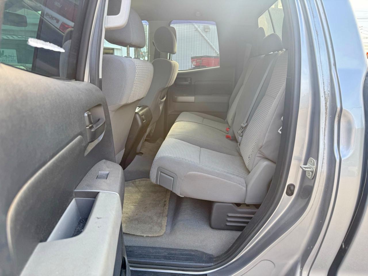 2010 Toyota Tundra Double Cab Sr5 Silver vin: 5TFUY5F16AX134429