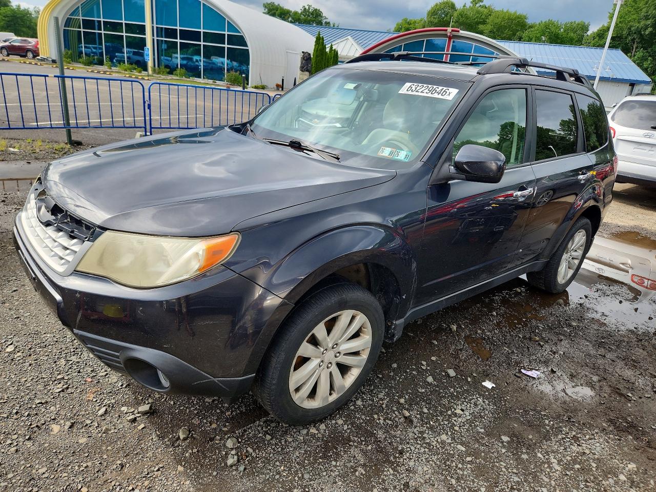 2013 Subaru Forester 2.5x Premium Blue vin: JF2SHADCXDH443924