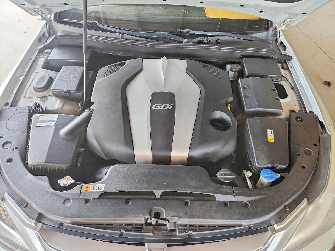 2012 Hyundai Genesis 3.8l Silver vin: KMHGC4DD0CU153321