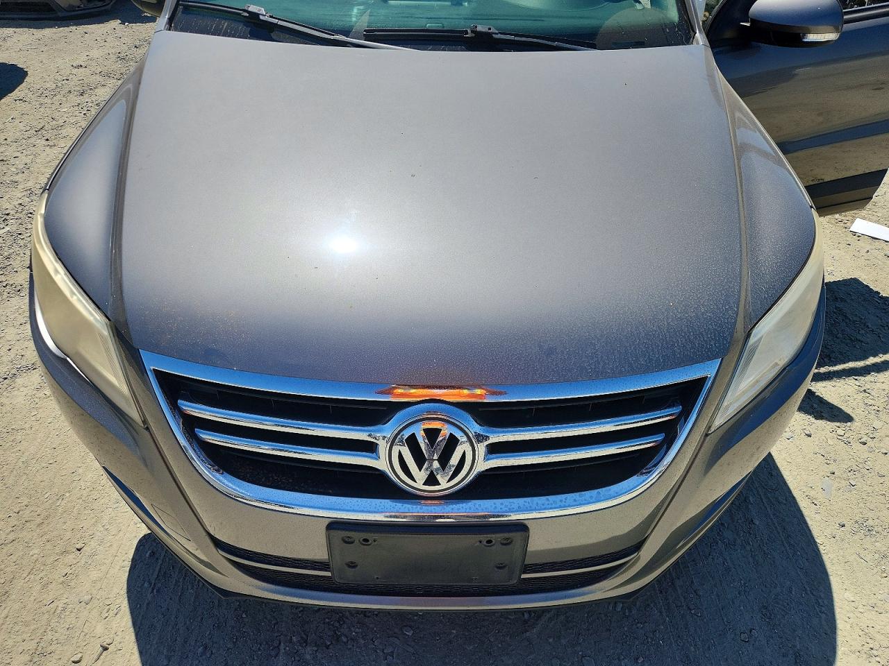 2011 Volkswagen Tiguan S Серый vin: WVGAV7AX5BW527506